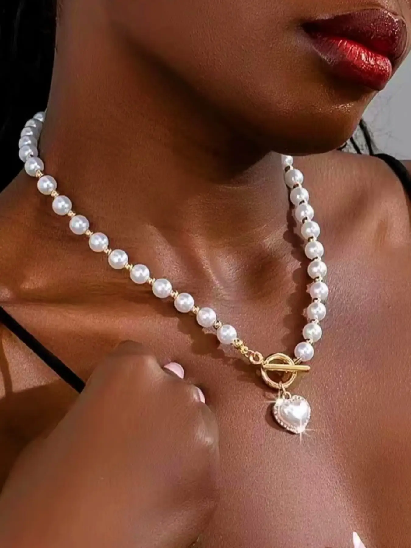 1 piece of light luxury fashionable retro anti pearl necklace, gorgeous and sweet OT buckle set with diamond heart pendant collarbone chain, women's exquisite design versatile necklace to wear Charms Necklace