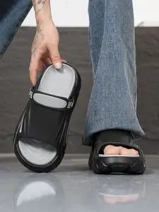 New summer thick-soled height-increasing non-slip slide sandals for men, dual-use for outdoor beaches and home wear, trendy and versatile casual slippers