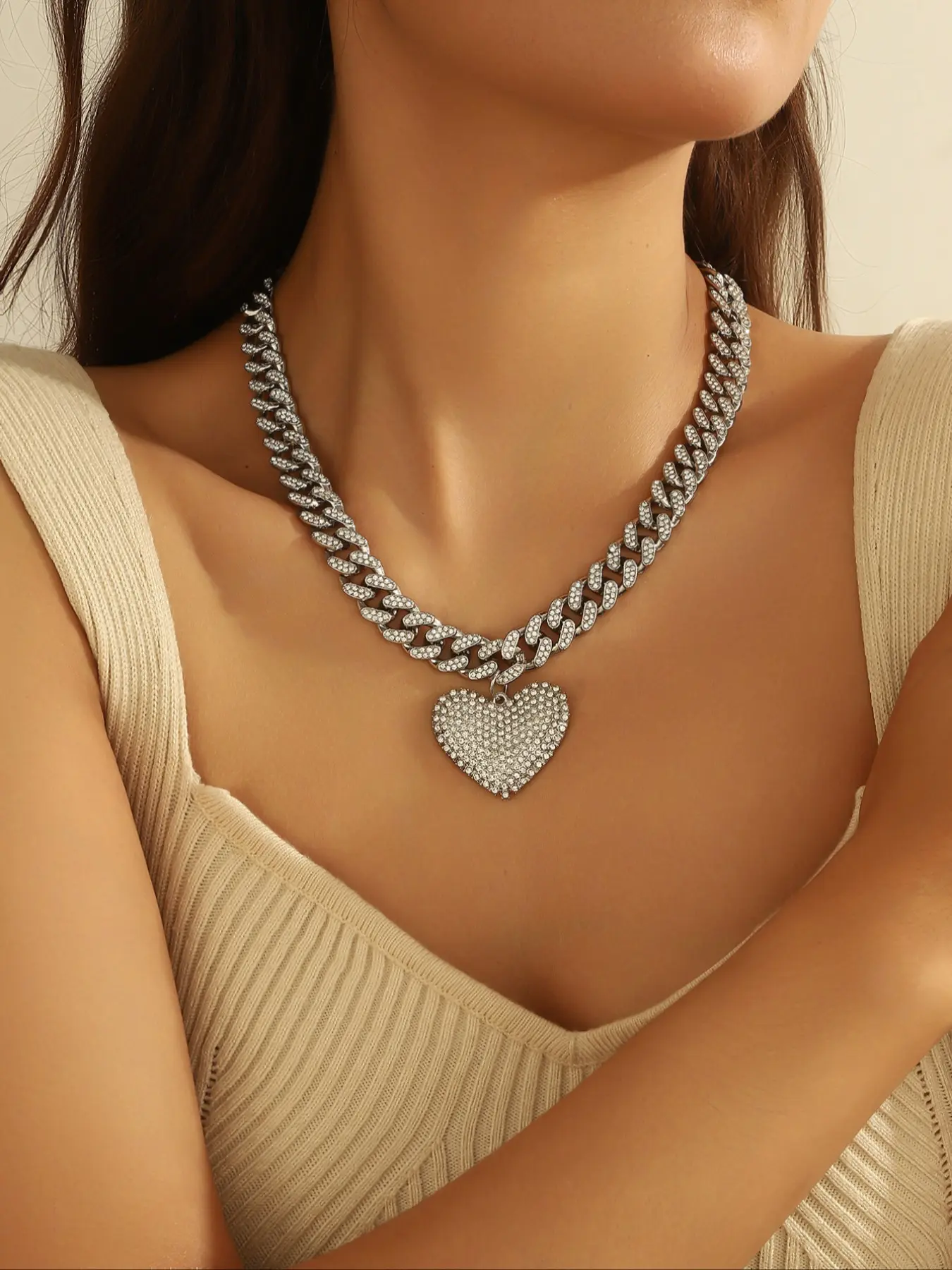 Women's Streetwear Party Necklace, Love Heart Necklace, Unique Heart Pendant Design, Perfect Gift for Valentine's Day, Trendy Jewelry Accessory, Fashionable Jewelry Accessories