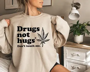 GILDAN Women's Funny Weed Sweatshirt - Drugs Not Hugs, Premium Quality, Long Sleeve, Sarcastic Pot Shirt, Stoner Gift, Meme Hoodie, Heavy Blend, 50/50 Cotton/Polyester, Preshrunk Fleece, Double-Lined Hood