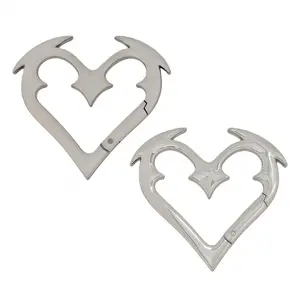 Large heart-shaped zinc alloy keychain carabiner accessory for DIY projects