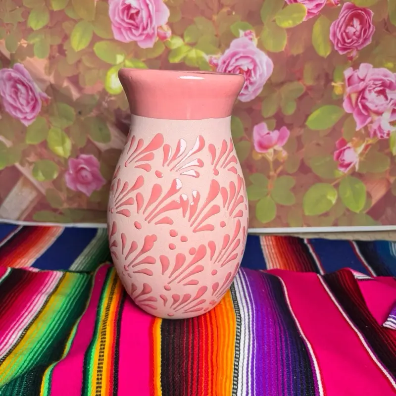 Vase Relieve Boliche 9 in Color Rosa Rosa with Floral Pattern and Pink Accents
