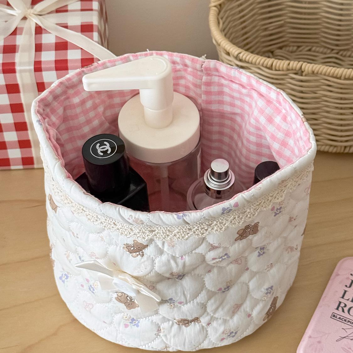 Cute Floral Quilted Fabric Storage Basket, Foldable Round Desktop Organizer for Makeup, Skincare, Sundries, Ins Style Plaid Lined Storage Bin for Home, Dorm, Bathroom