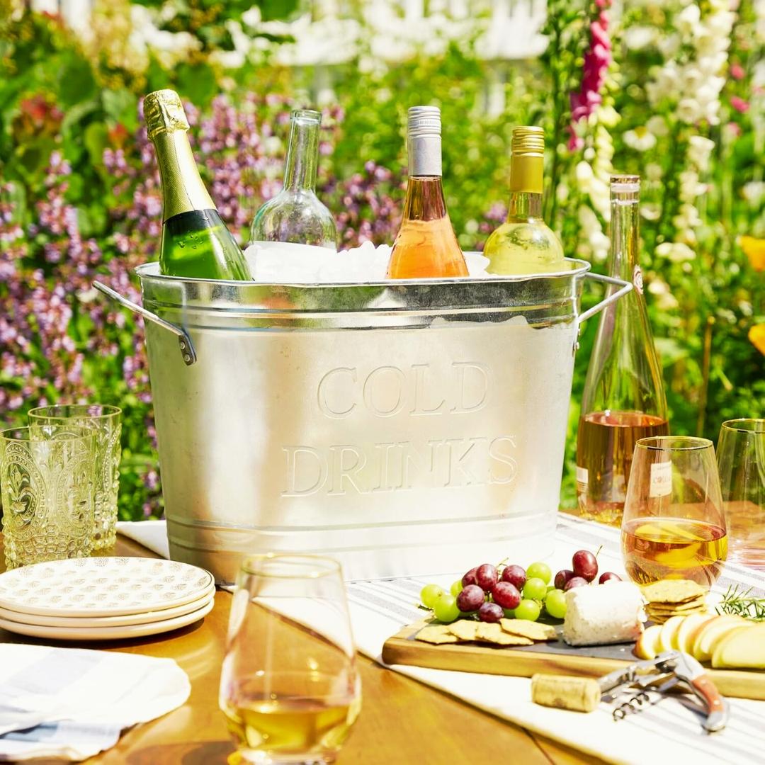 Insulated Drink Galvanized Bucket, Beer and Beverage Tub, Metal Bucket, Ice Buckets for Parties, Holds 5.35 Gallons, Silver