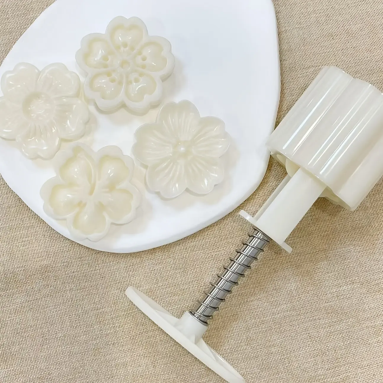 Mooncake Mold, Hand Press Peanut Mung Bean Cake Mold, Ideal for Baking, Durable Design, Perfect for Home Use, Easy to Clean, Molds for Baking, Baking Supplies, Bakeware
