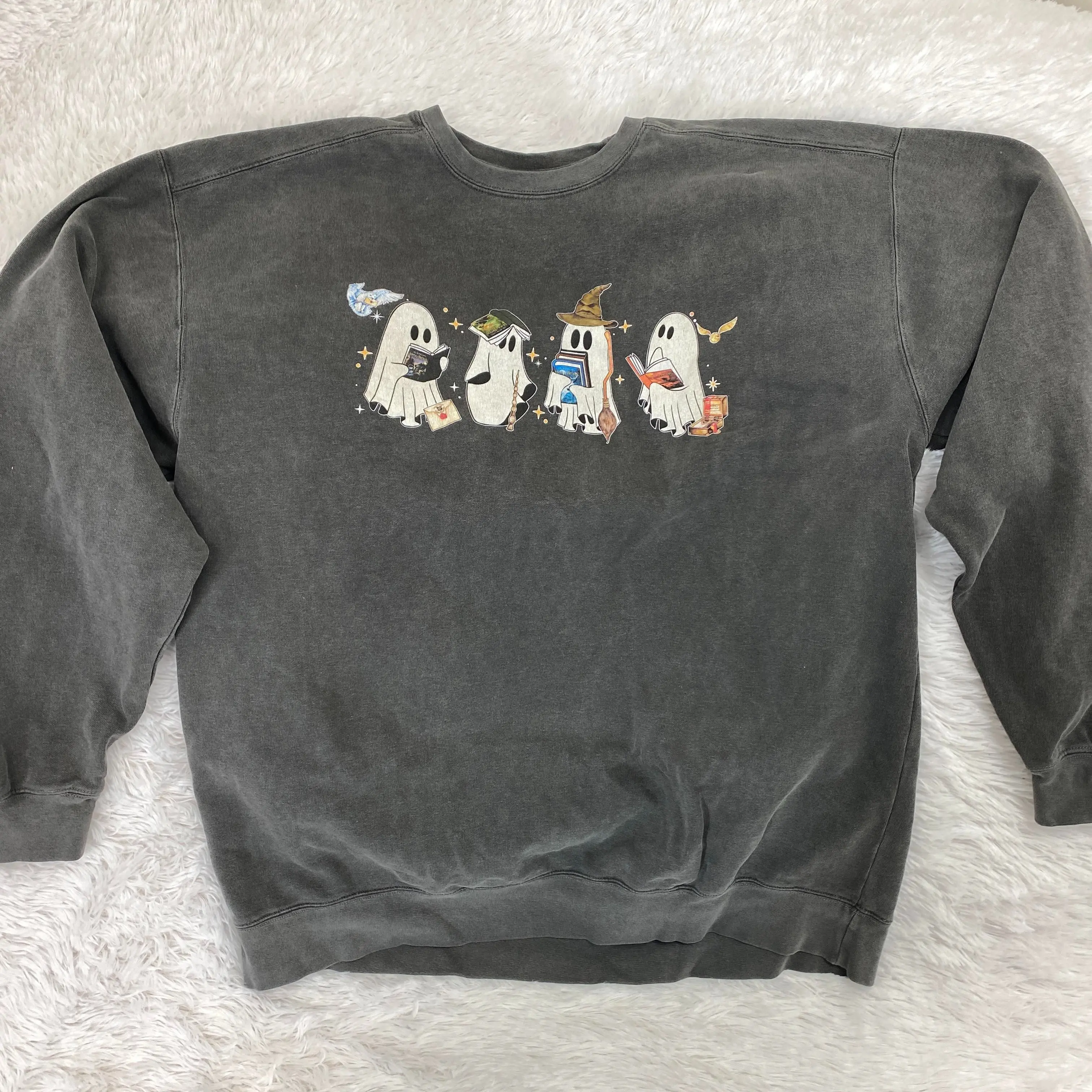 Vintage Feel Graphic Sweatshirt - Cute Halloween Ghosts Reading Club Pullover Casual Comfort