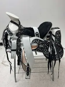 Charro Saddle 15.5” – Blanco Cincelado Negro – Set Completo