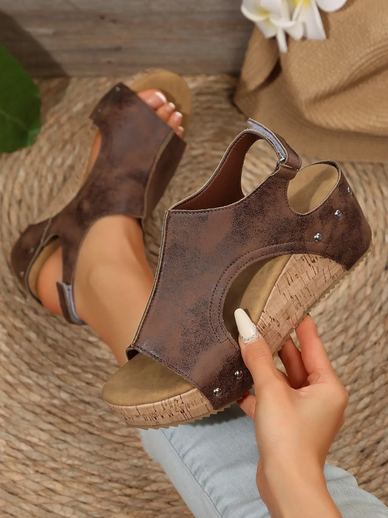 Summer multi colored retro wedge sandals for women, Roman style sandals with exposed toes and thick soles, perforated breathable Velcro casual sandals and beach shoes, Adjustable Strappy Sandals, Gladiator Sandals, suitable for daily wear.
