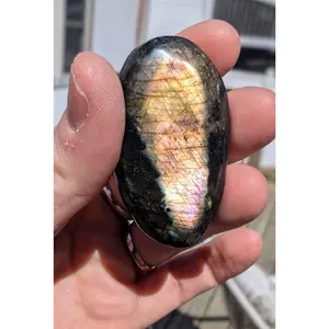 Labradorite Palm Stone – Transformation, Intuition & Protective Energy