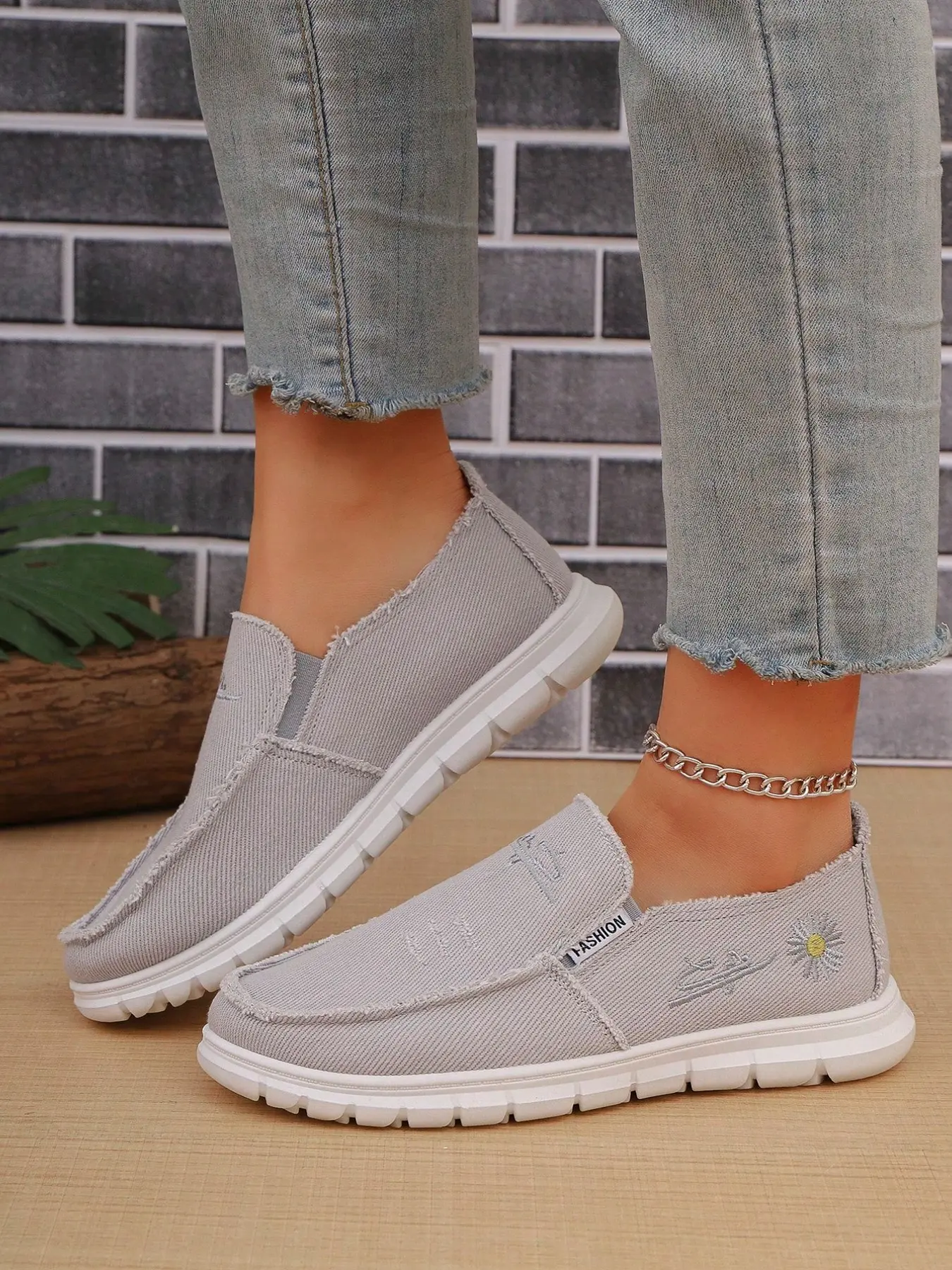 Women's New Slip-On Canvas Shoes, Multi-Color Floral Embroidery, Casual Comfortable Soft Sole, Lightweight Casual Shoes, Ideal for Daily Wear, Casual Indoor Footwear, Spring & Fall Fashion, Footwear, Casual Breathable Shoes, Breathable Slip Ons