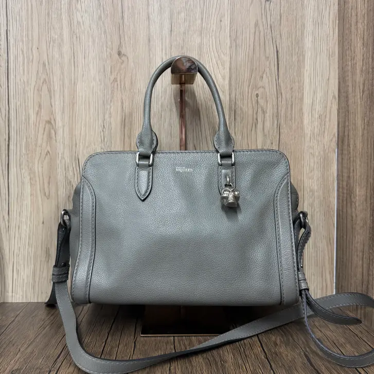 Pre-owned Alexander McQueen Leather Shoulder Bags 7.8'' R2329 Shoulder Bag C18371597301 0622 T3 Mia