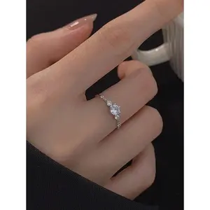 1pc Unique Design Adjustable Ring With Inlaid Rhinestone, Six-Claw Setting