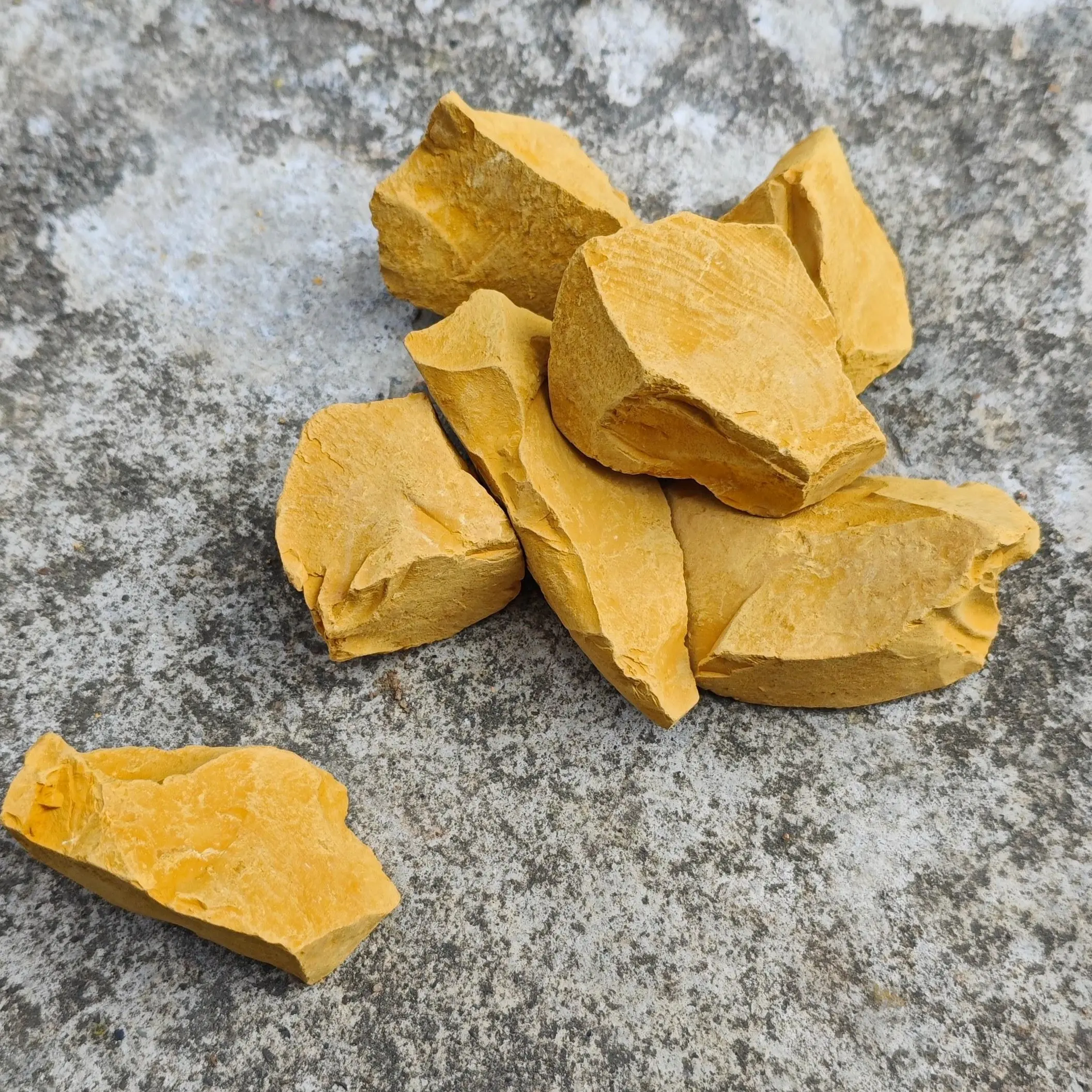 7oz (200g) 100% Natural Gentle Golden Kaolin Clay Chunks - Food-Grade Edible, Sticky When Chewed & Wet, Cosmetic-Grade, No Additives, Multipurpose for Skincare, Art, Home & Garden Soil Compatibility