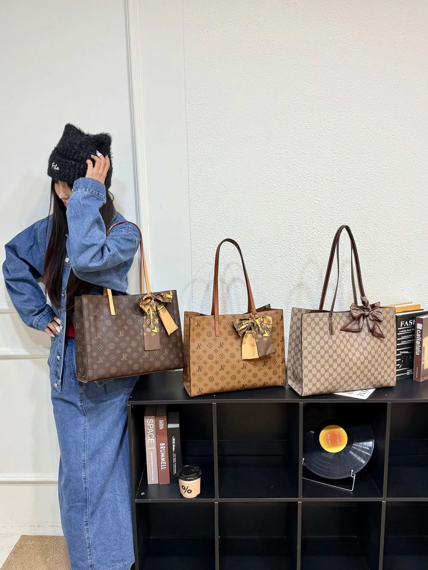 Vintage Printed Large Capacity Tote Bag Women Elegant Work Commute Shoulder Handbag With Decorative Silk Scarf