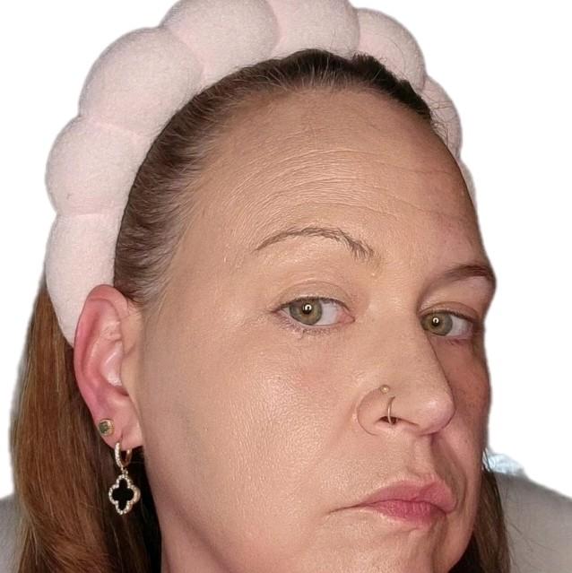 Younique Cream Foundation - Perfect for Blemish-Prone Skin - Balm