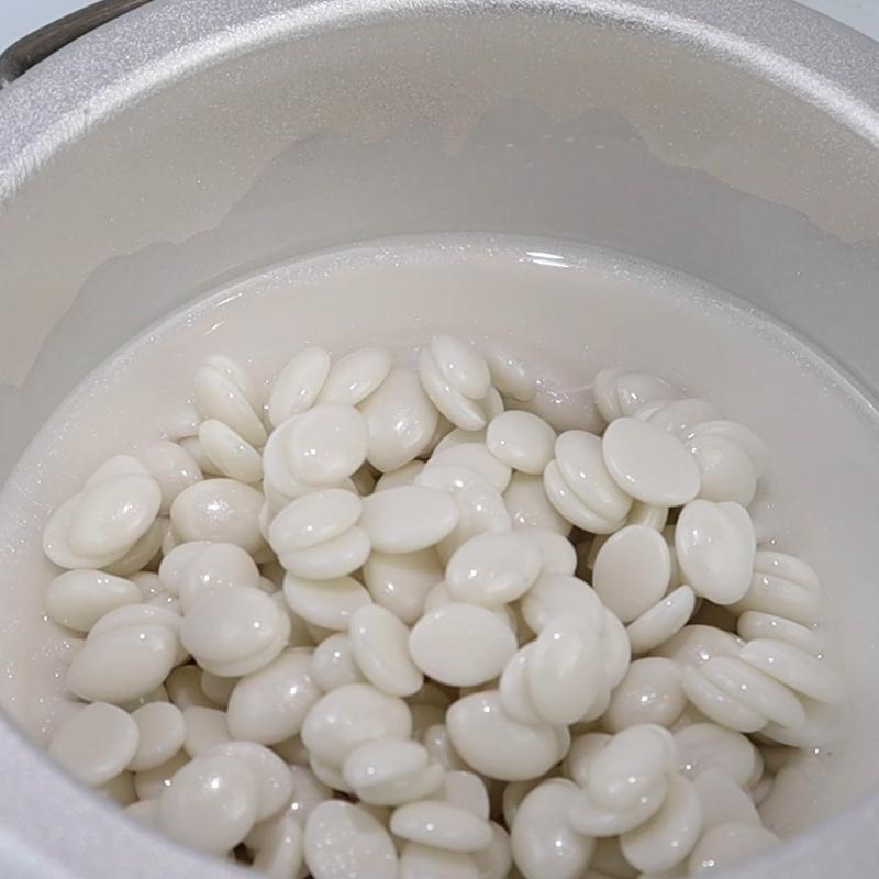 Waxness Polymer Blend Premium Luxury Hard Wax Beads Russian Pearl 2.2 lb / 1 kg For Hair Removal - Made in Italy - Rosin Free, Creamy and Gentle, No strips needed - Not Scented