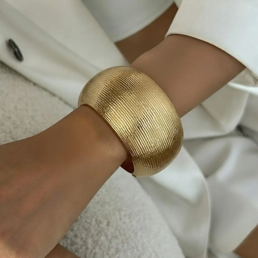 Super Large Chunky Punk Gold Color Texture Charm Wide Metal Bangles Bracelet for Women Men Geometric Bangle Jewelry Gift