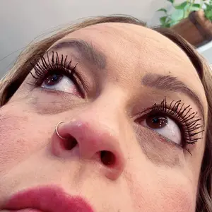 Product Review of Lash Sensational Body Mascara, Silky Buildable Formula, 24HR Lift, Maybelline New York from o**z