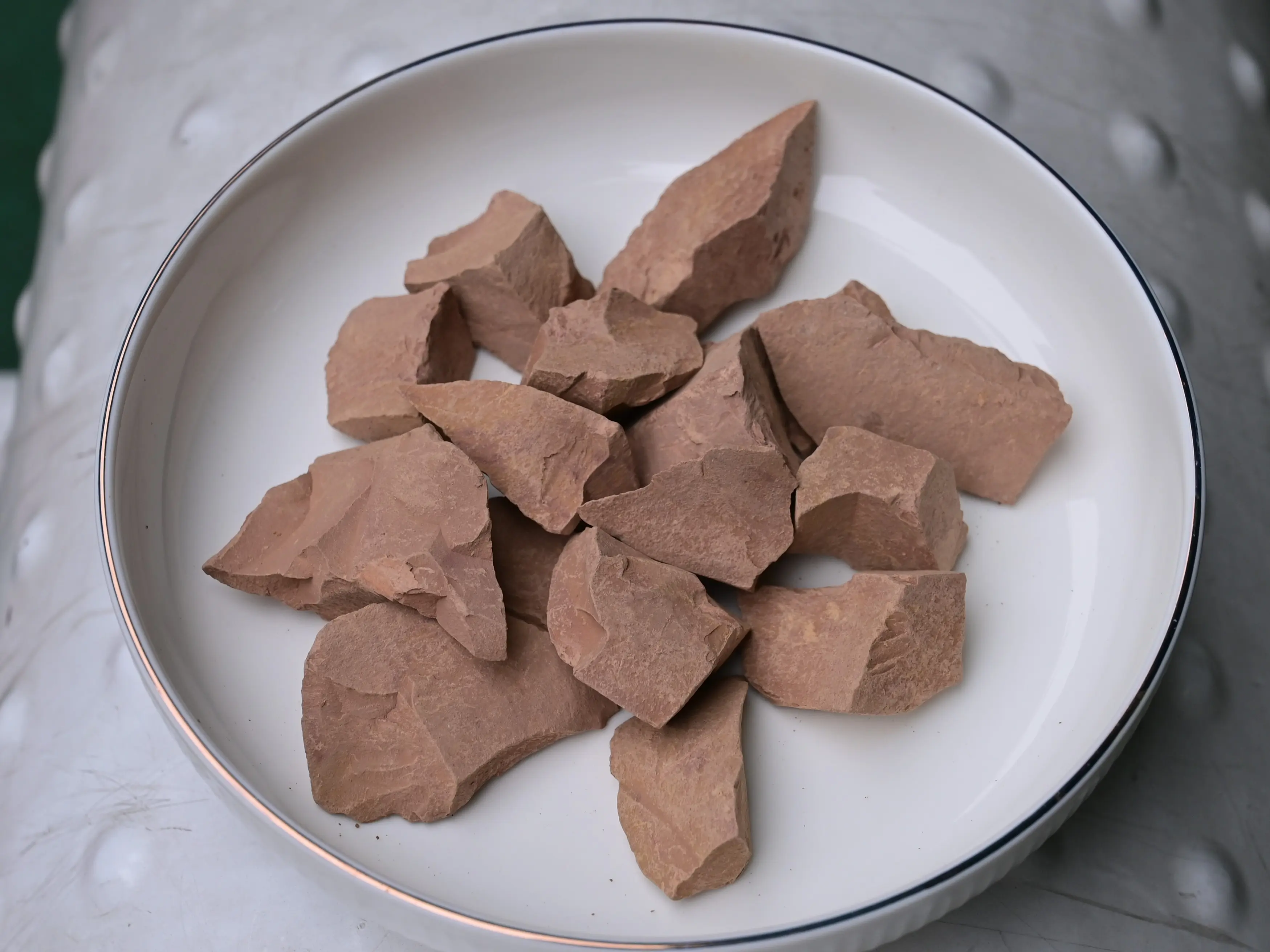 7oz (200g) Natural Narat Brown Kaolin Clay Chunks, Chunk Form, Irregular Shape, Rich Earthy Flavor, Versatile and Easy to Use Garden Soil Additive
