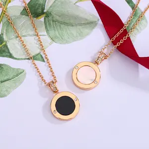 Gold Double-Sided Round Coin Necklace for Women, Black Agate & White Mother-of-Pearl Clavicle Chain with Roman Letters, Light Luxury Minimalist Jewelry