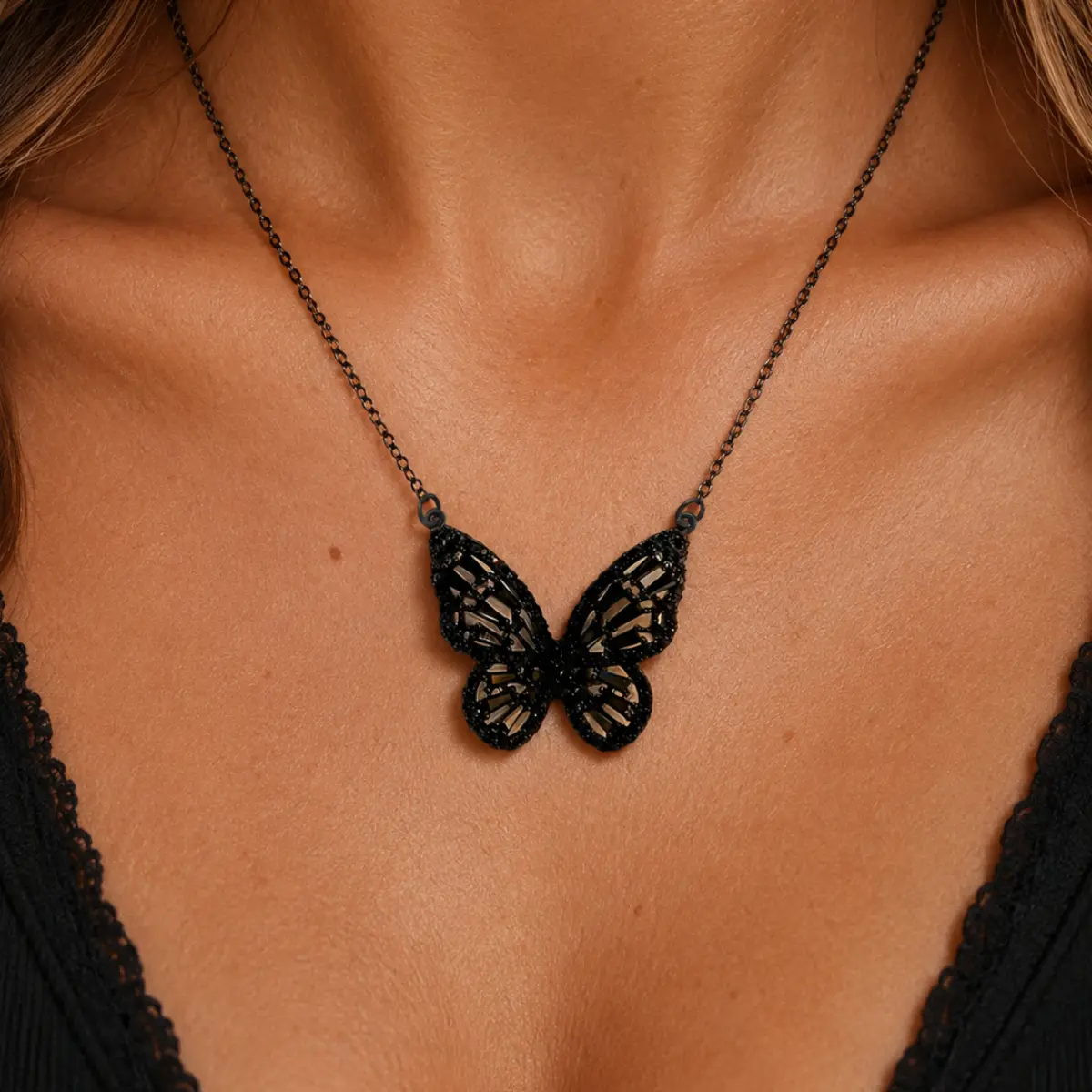 Women's Adjustable Dark-Style Sparkle Effect Black Butterfly Charm Necklace - Light Luxury Costume Jewelry for Women, Party Wear - Ideal Gift for Girlfriends