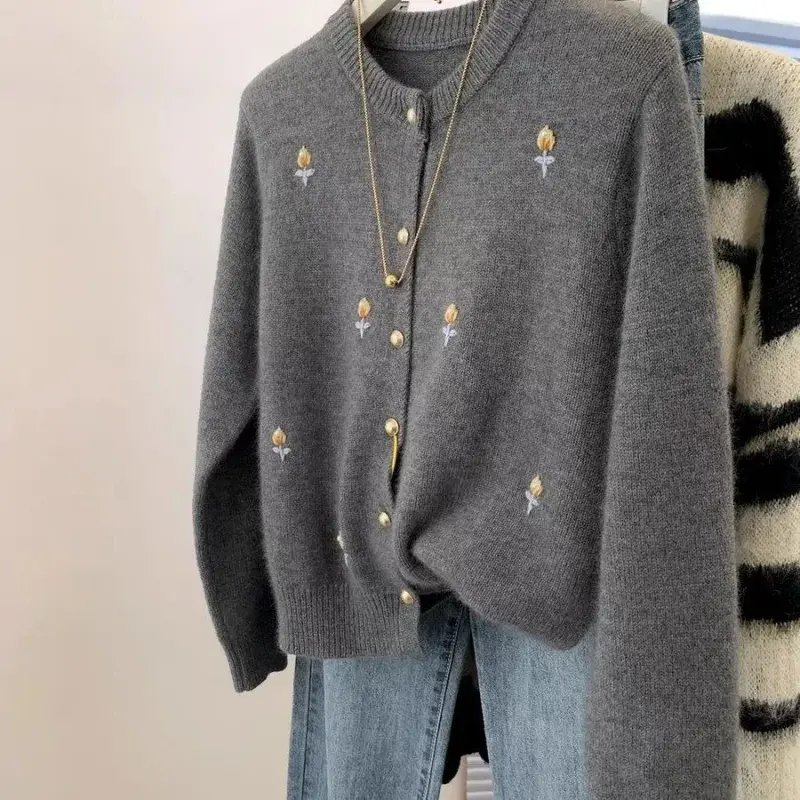 Grey Embroidered Raccoon Velvet Sweater Jacket for Women's Autumn and Winter 2024 New Lazy Style Korean Knitted Cardigan Top