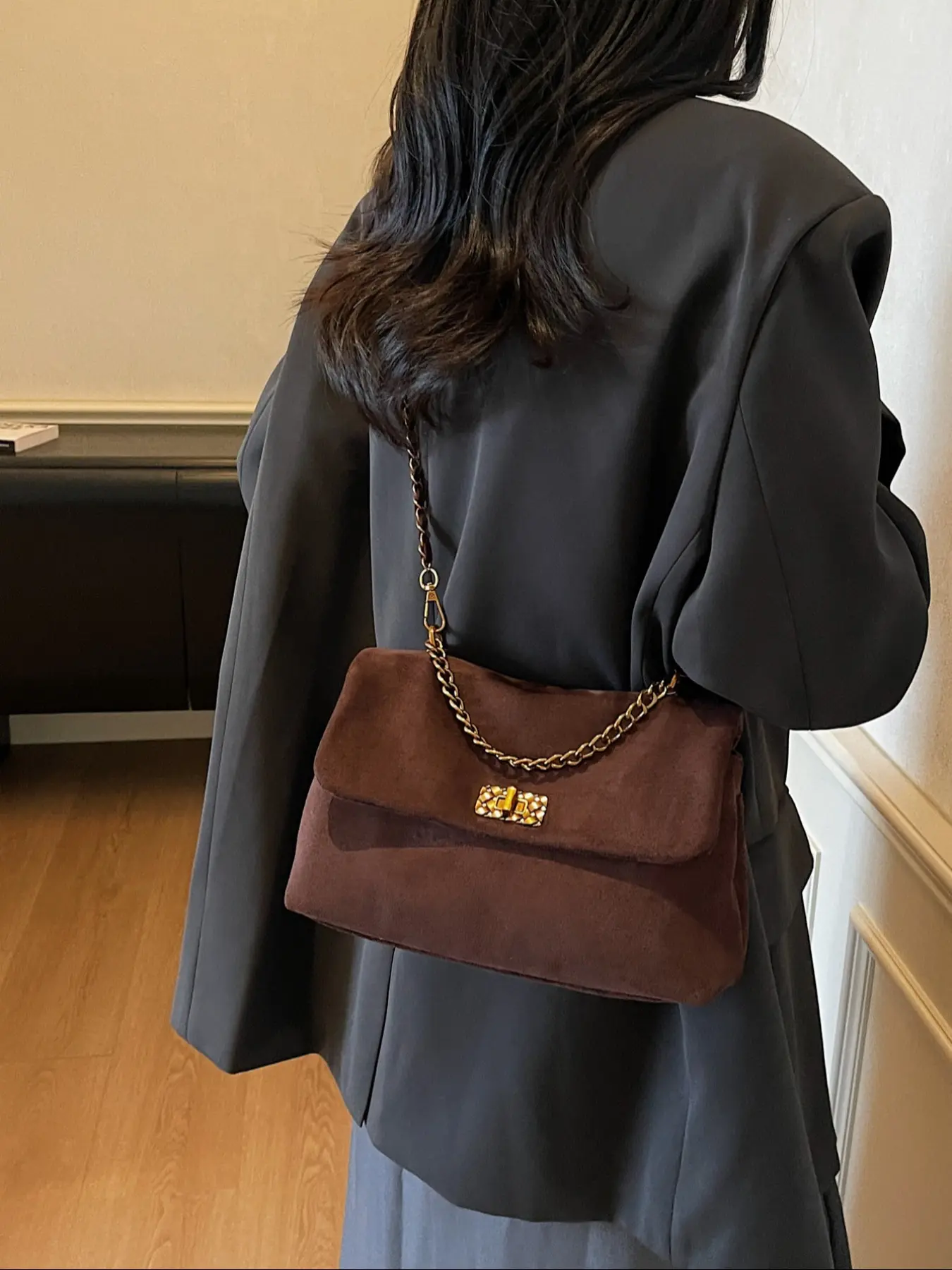 Women's Suede Crossbody Bag, Retro Chain Design, Simple Fashion Handbag, Classic Shoulder Bag, Shoulder Strap, Twist Lock Closure, Ideal for Office, School, Work, Travel, Crossbody Shoulder Purses