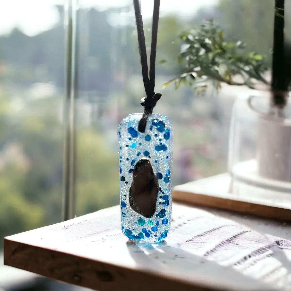 Obsidian stone resin necklace with large blue glitter Female