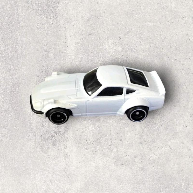 Hot Wheels 2025 Premium Car Culture Horizon Hauler 4 Car Pack with Custom Design and Accessories