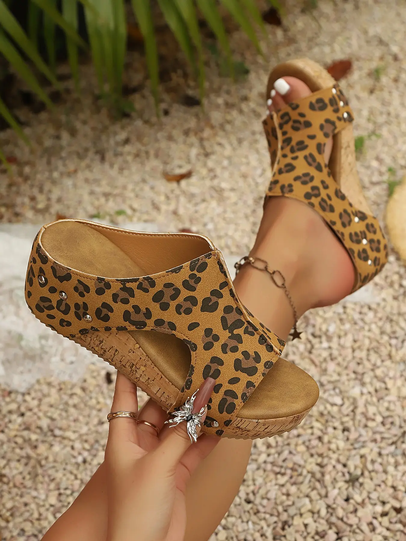 2026 Summer New Retro Wedge Heeled Sandals for Women, PU Leather Velcro Slip-On, Comfortable Anti-Slip Beach Shoes, Fashionable Stylish Daily Wear