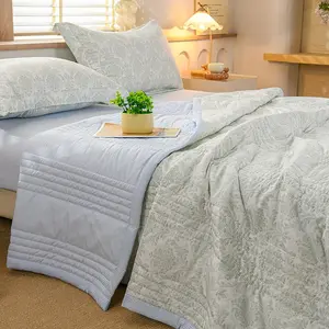Ice-Feel Smooth Print Summer Quilt, Lightweight All-Season Air Conditioning Blanket, Essential Cooling for Students and Office Workers