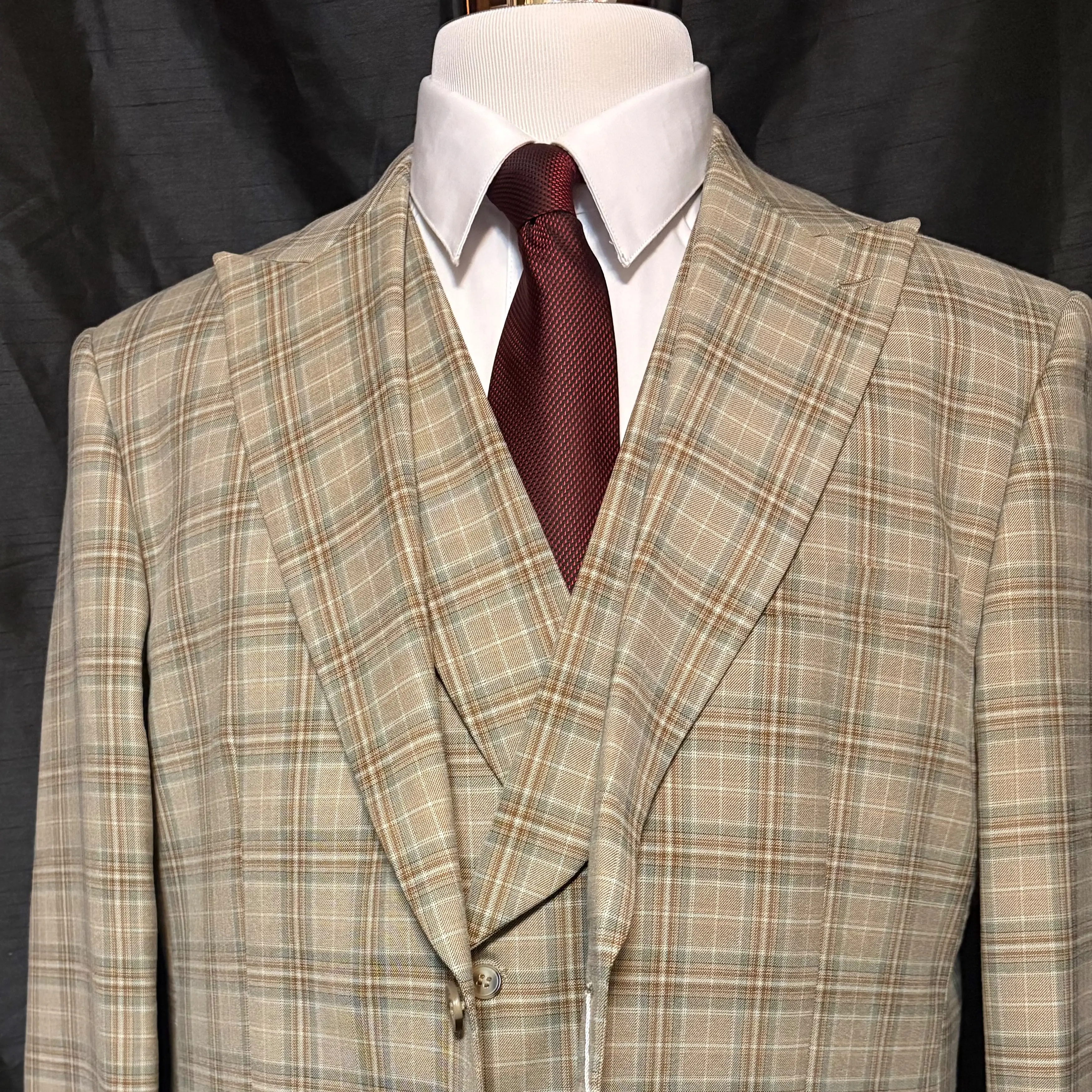 Men’s suits (50R)