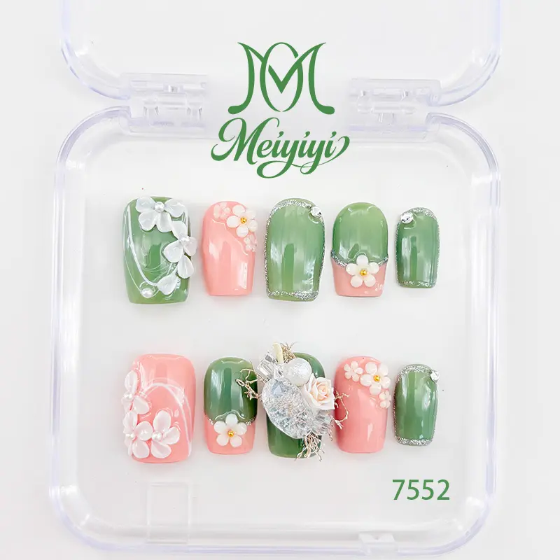 .DP.7552.Green Carved Wearable Nails