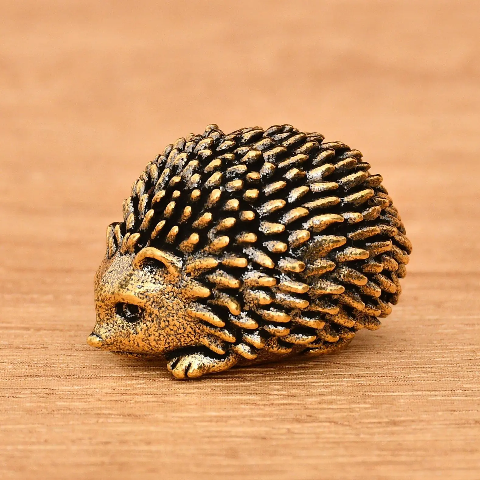 Vintage Brass Hedgehog Figurine for Decorative Vintage Home Decor ThemedRoom Decor, Holiday Decorations for Christmas Halloween, No Power Required Desktop Craft Statue, Collectible Room Decor, Figurines For Collectors, Home Decor, Animal Figurines