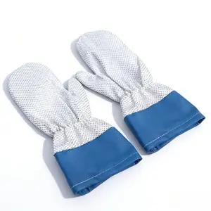 Multifunctional scratch-resistant metal-wire dishwashing gloves, reusable dishwashing gloves with silver-wire fibers and a metal brush, suitable for dry and wet cleaning, Three-Layer Kitchen Cleaning Gloves