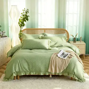 Stripe Pattern Printed Duvet Cover Set with Ruffle Edge Design，3-Piece Duvet Cover Set Includes 1*Duvet cover and 2*Pillowcases, Without Filling. Soft and Comfortable Bedding Linen, Suitable For Home Bedroom Decoration, Perfect Gift Idea.