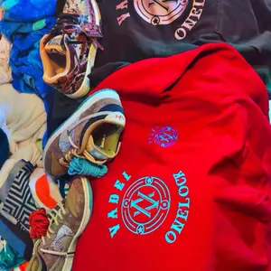 Vadel onelock hoodie heavy blend made out to the best material 50%cotton 50% polyester