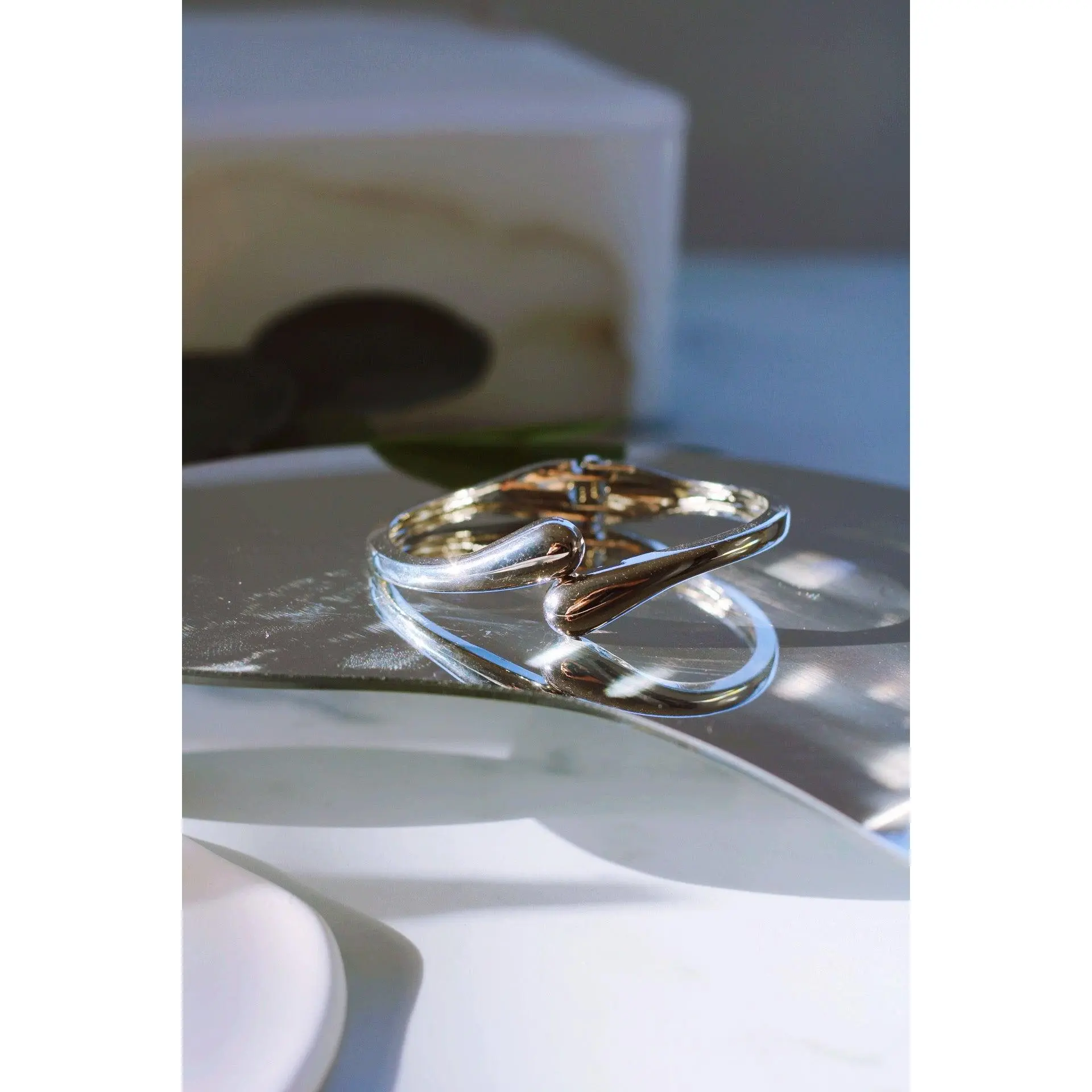 TEARDROP BRACELET IN WHITE GOLD (18K WHITE GOLD PLATED & WATERPROOF)