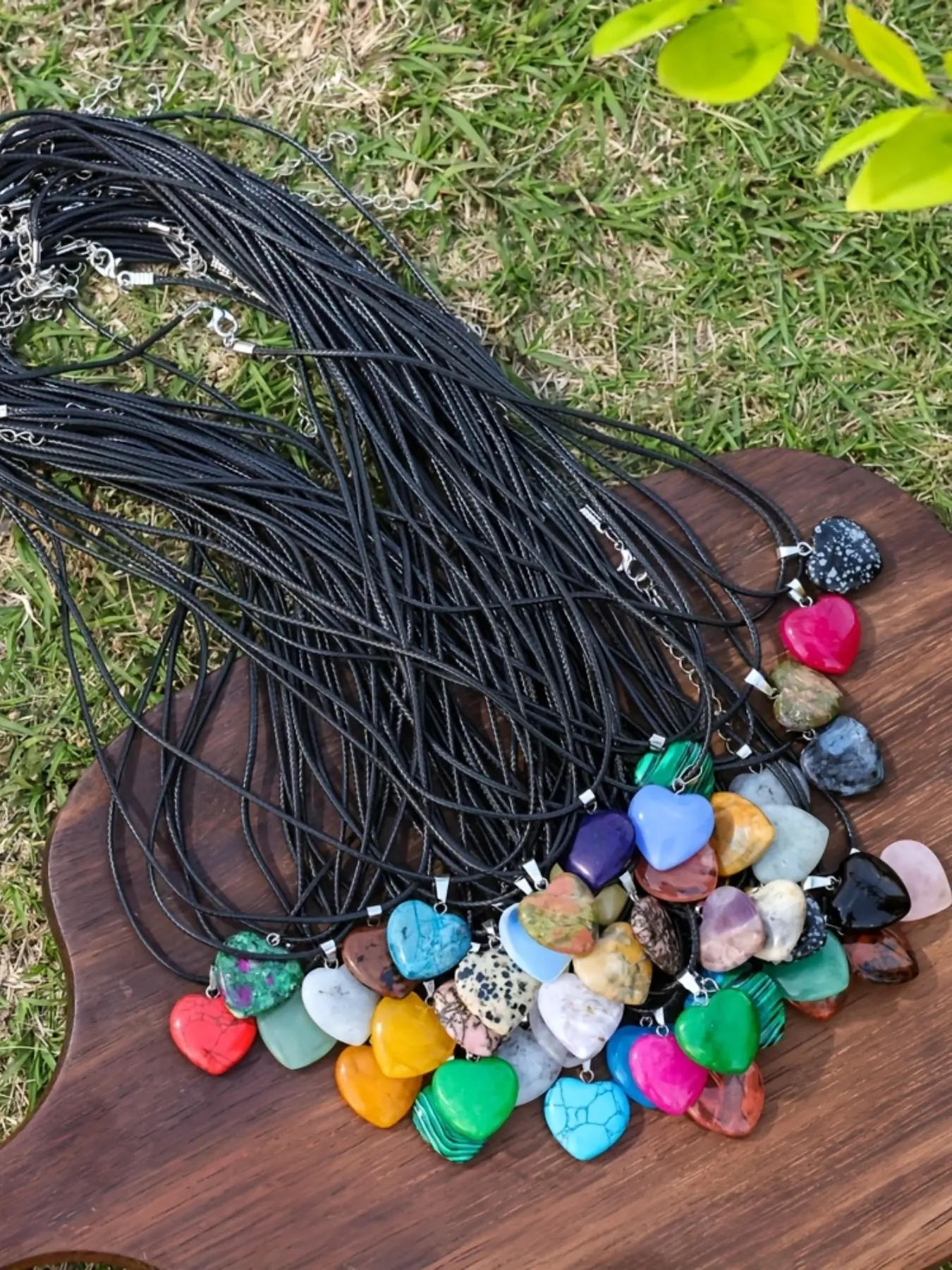 15-Piece Natural Stone Heart Pendant Set, Random Colors, Adjustable Leather Necklace Strap, Ideal for DIY Jewelry Making, Love Heart Necklace, Heart Shaped Necklace, Random Necklaces, Birthday Gift Jewelry, Heart Design Jewelry