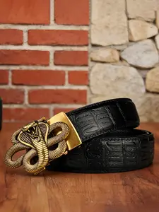 Men's and women's retro style waist belts with golden snake shaped relief design, alloy material automatic buckle, novel and fashionable waist belt, 3.5cm/1.38in wide embossed belt body, suitable for daily commuting, parties and dances, Halloween gifts.