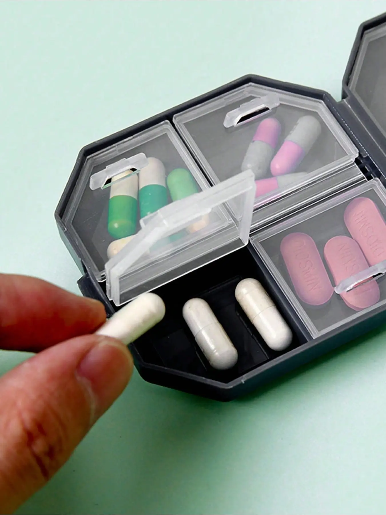 Portable Pill Organizer, 6 Compartment Capsule Box, Travel Medicine Case, Mini Drug Box, Heart Pattern A-Z, Moisture-Proof Vitamin Container