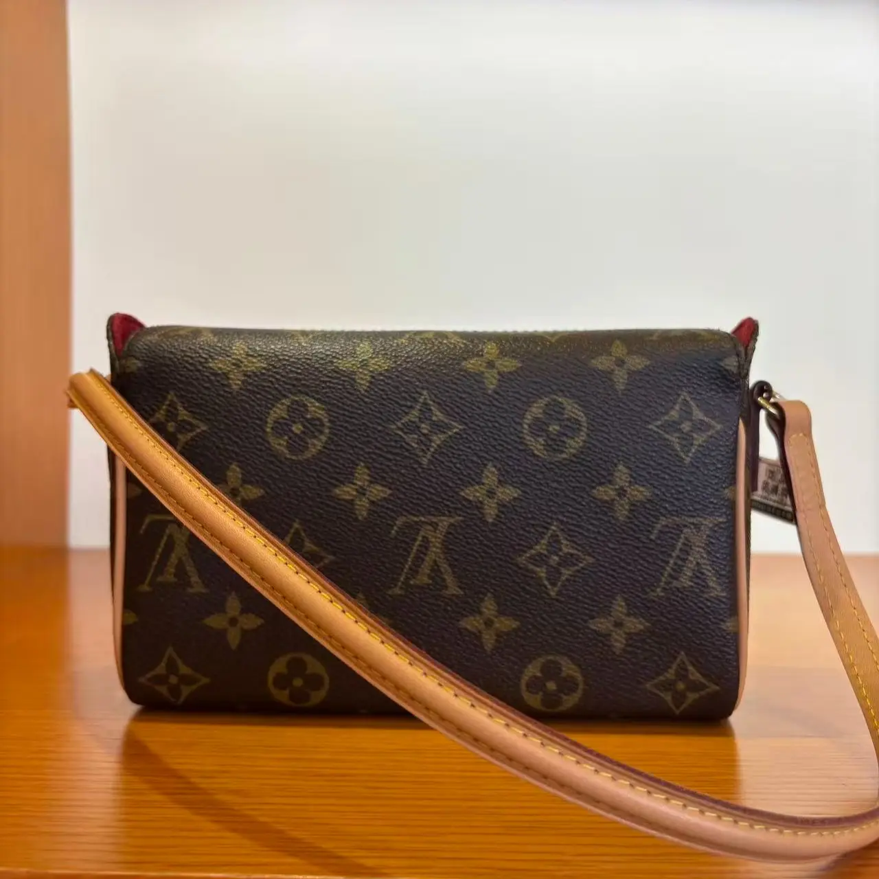 Pre-owned Louis Vuitton LV Epaule Sac Shoulder Bag
