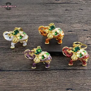 New-Style Creative 3D Elephant Car Keychain, Metal Pendant, Men's Accessories, Camping Souvenir, Small Gift Accessory, Keychain Jewelry, Bling Bling Keychains
