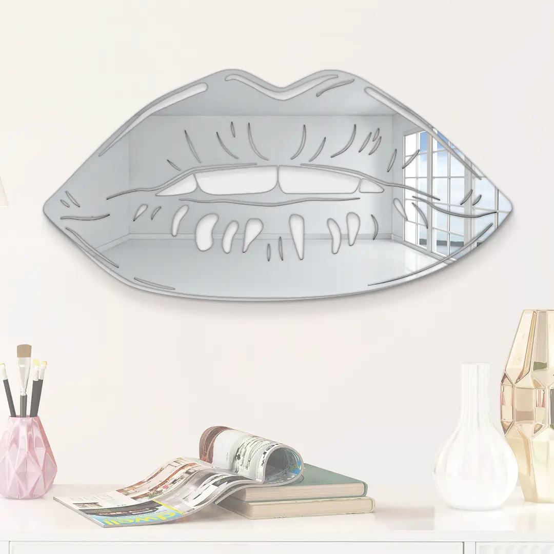 Lips Mirror Decor