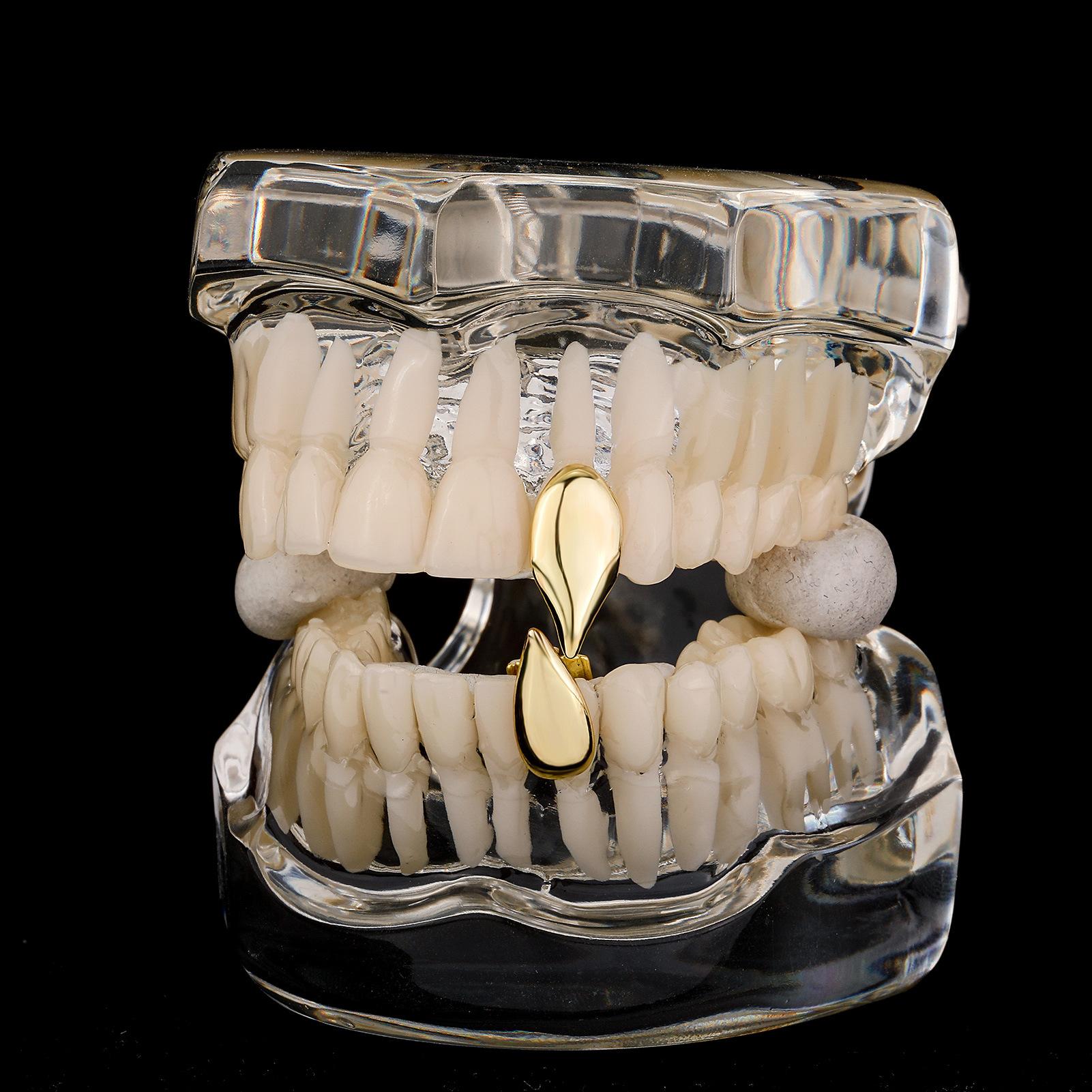 New personality and fashion selling fangs and fangs in Europe and America Halloween funny explosions small tiger teeth wild braces for men and women exquisite daily fashion accessories.