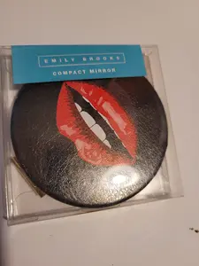 Lip compact mirror