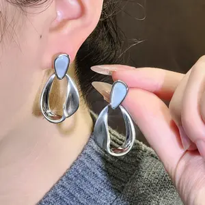 S925 Silver Needle Unique Silver Oval Pendant Earrings Minimalist Style Fashionable Elegant Earrings
