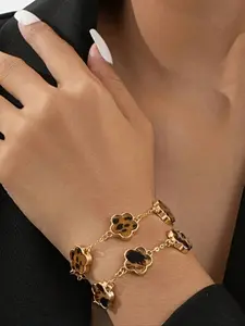 1pc Stainless Steel Vintage Leopard Print Clover Charm Bracelet, Flower design bracelet, Accessories For Women, Classic Fashion Jewelry Suitable For Daily Wear And Gifting (Pattern Randomly Assorted)