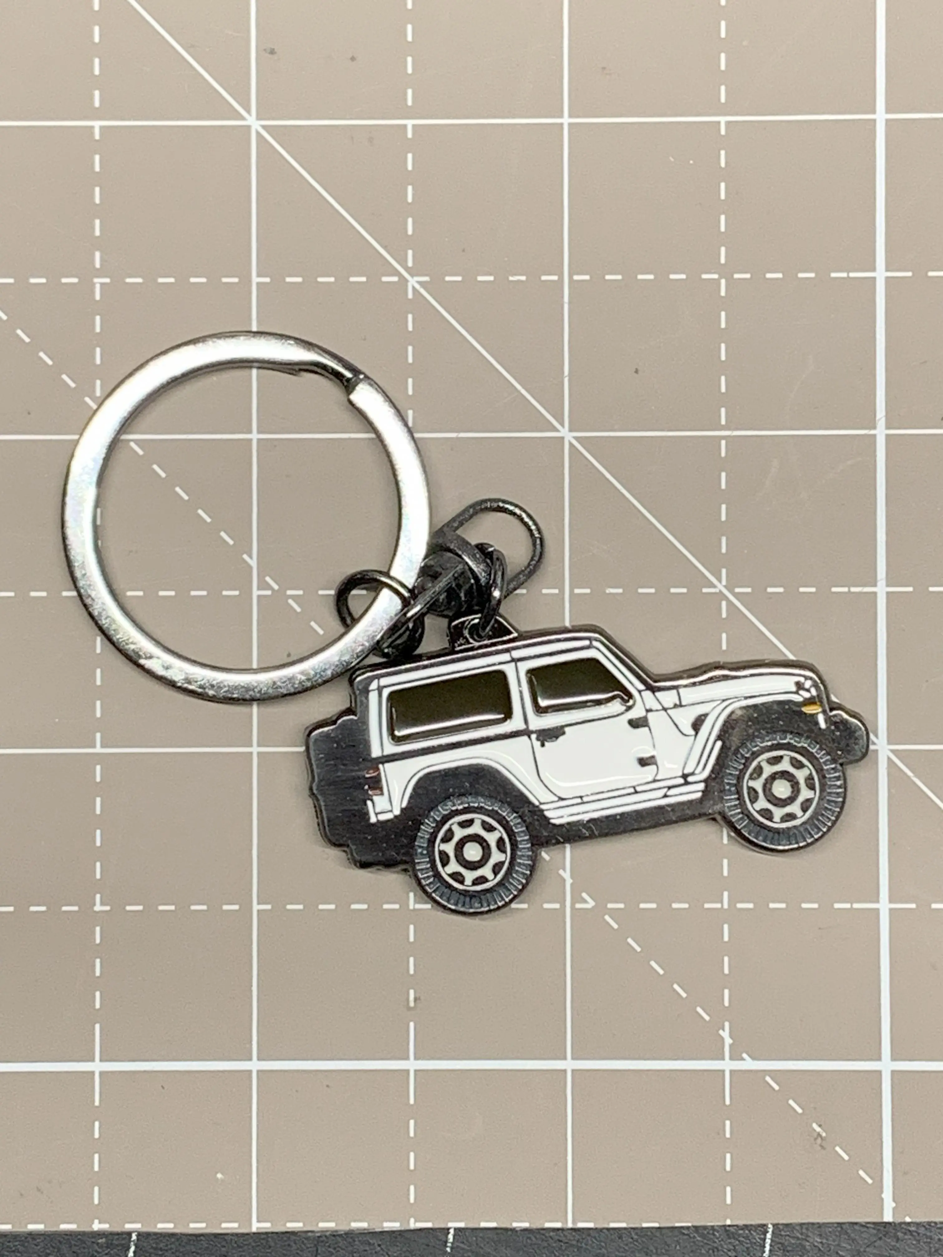 Keychain fit for Jeep Wrangler JL 2door 4door both side image enamel