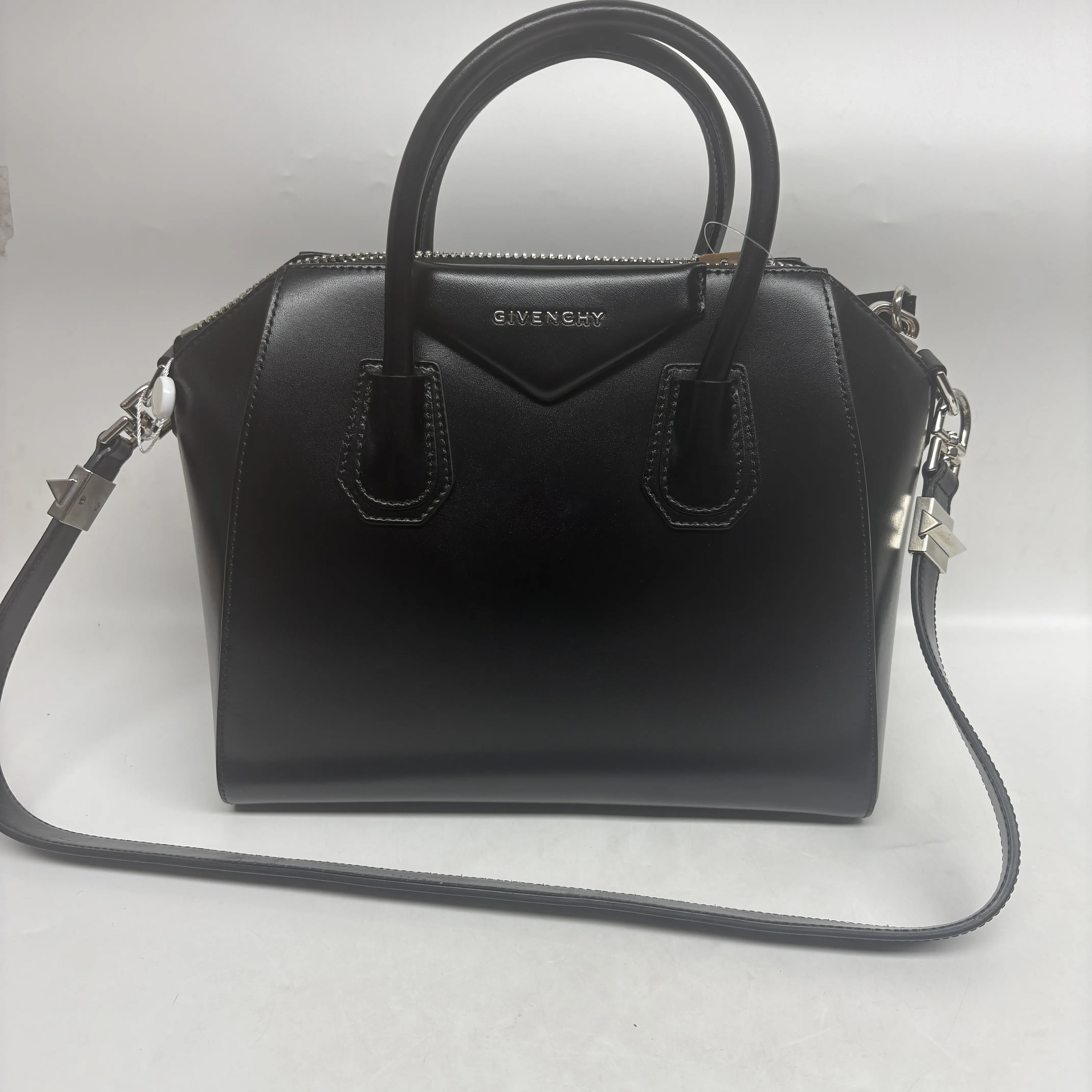 Pre-owned Calfskin Crossbody Bags Givenchy Antigona BB Crossbody